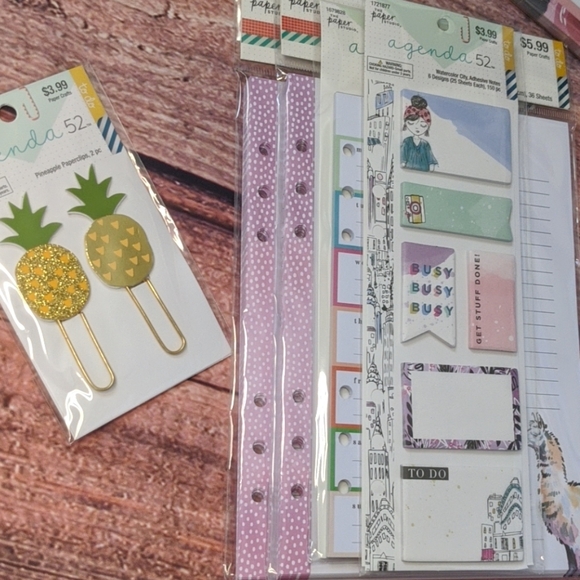 Planner binder blue floral with sheets lists - Picture 6 of 8